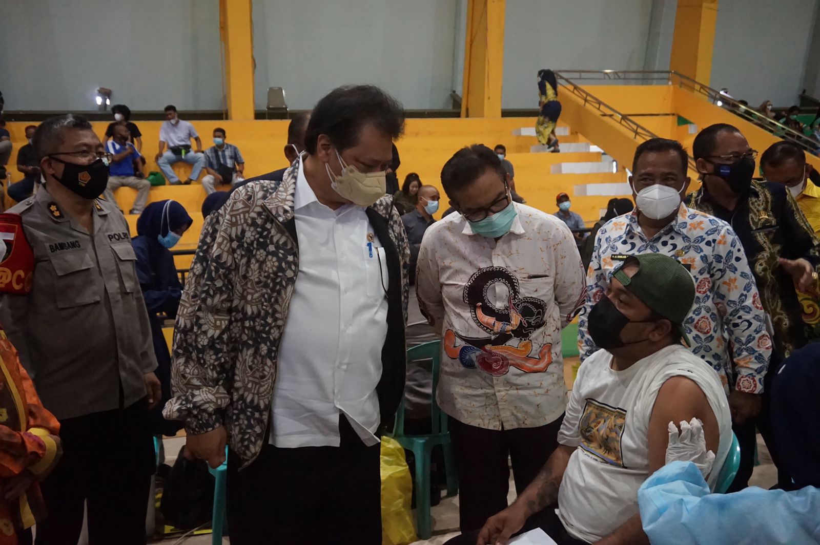 Ketua KPCPEN: Pemerintah Tambah Stok Jatah Vaksin Luar Jawa Minimal 26 Persen